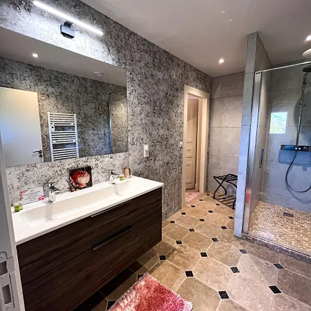 La Demeure D'elodie Bed & Breakfast *