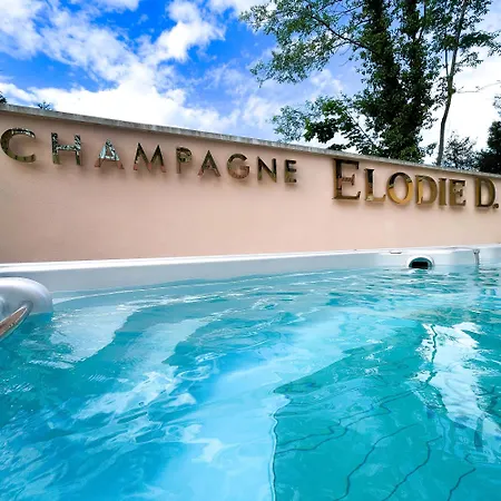 Alojamento de Acomodação e Pequeno-almoço La Demeure D'elodie 4*